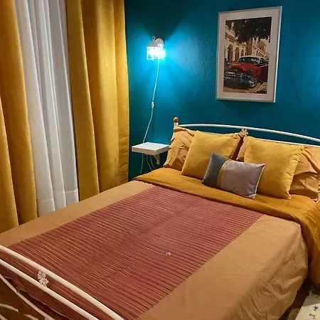 Retro Living Apartment Larissa
