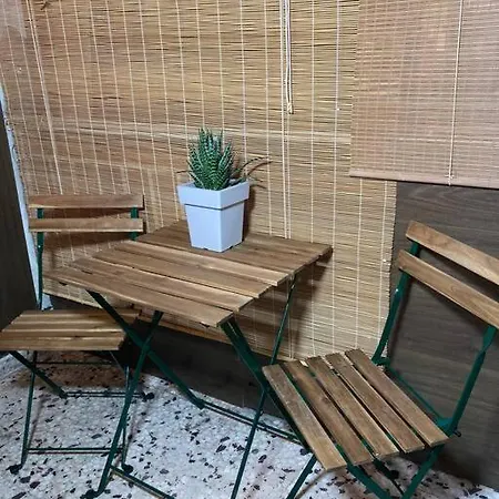 Retro Living Apartment Larissa