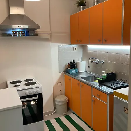 Retro Living * Larissa